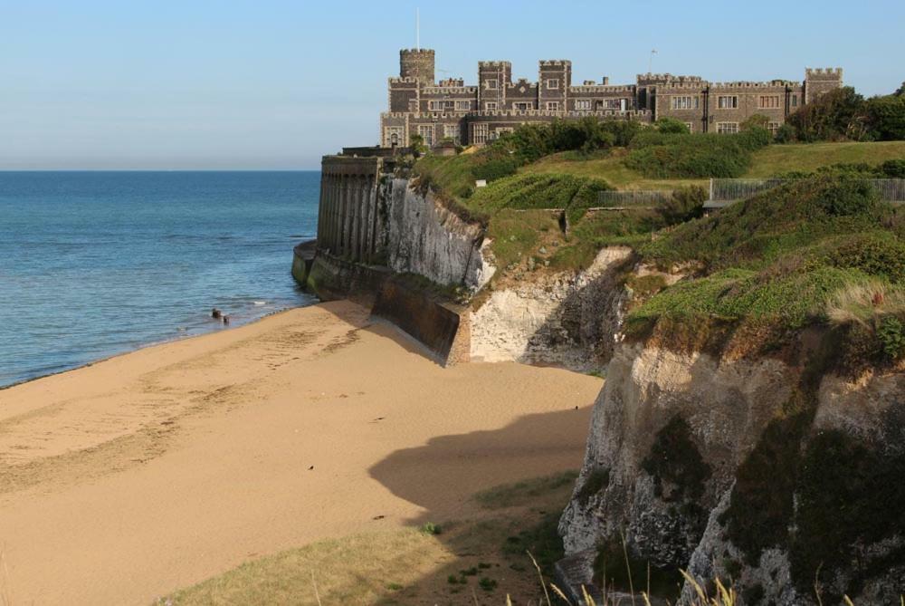 Picturesque Seaside Cottage Next To Viking Bay - ברודסטיירס מראה חיצוני תמונה